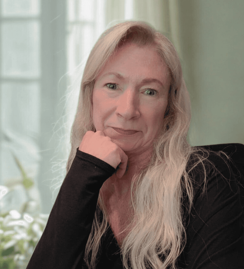 Sherry, founder of Sherapy Marketing